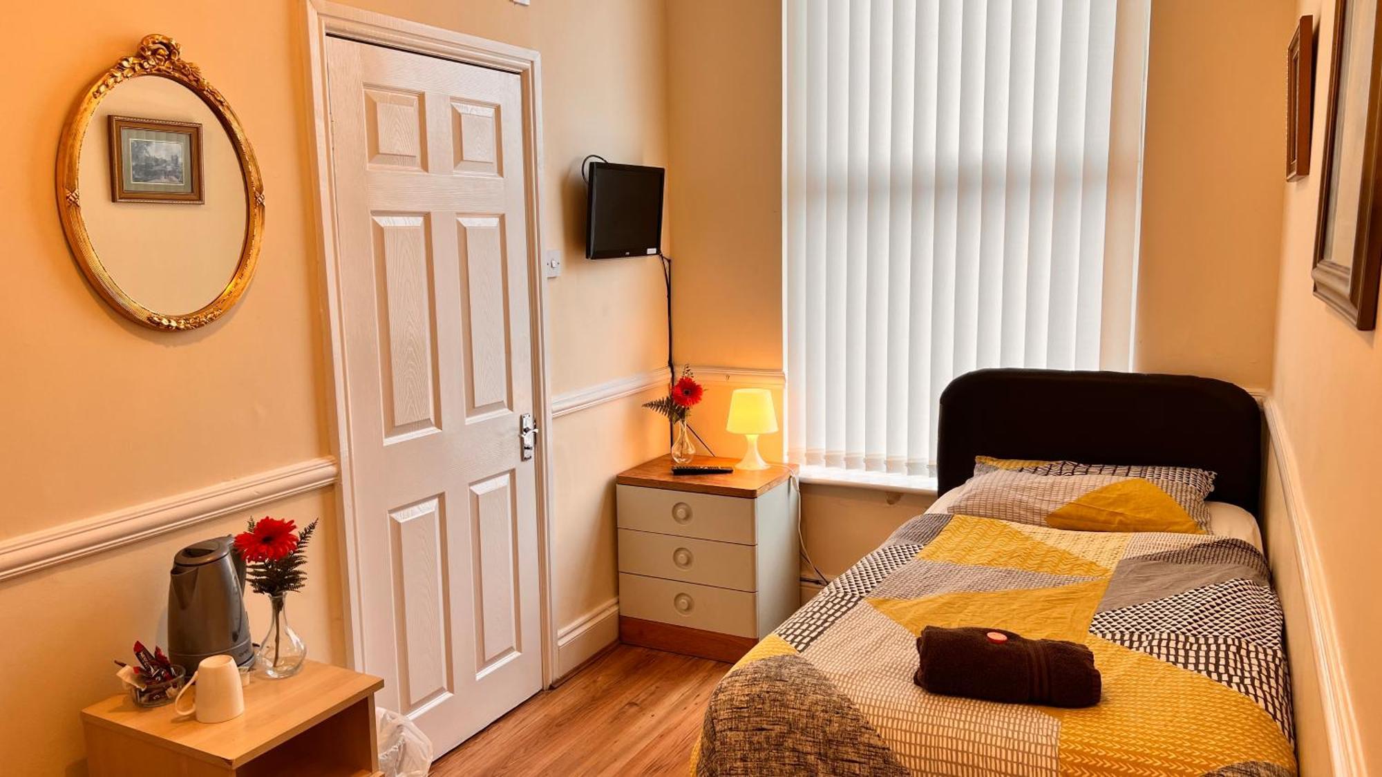 Castle Lodge Guest House 86-88 Sheil Rd L6 3AF Liverpool Extérieur photo